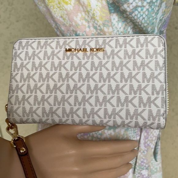 Michael Kors Jet Set Travel LG Flat MF Phone Case - Picture 11 of 16